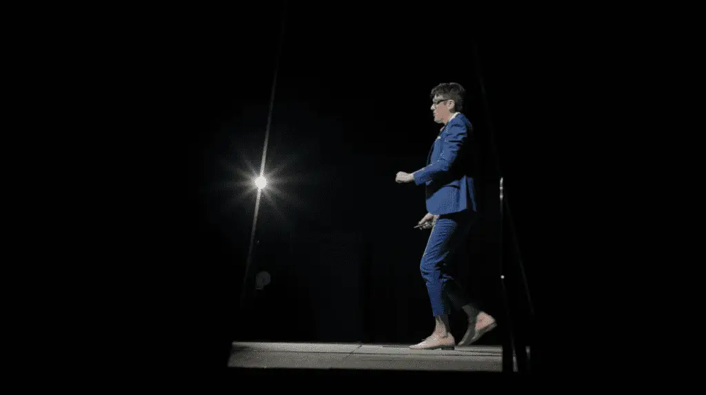 Holographic Effects, Sylvie di Giusto: lighting the stage: what role does atmosphere play in holographic magic